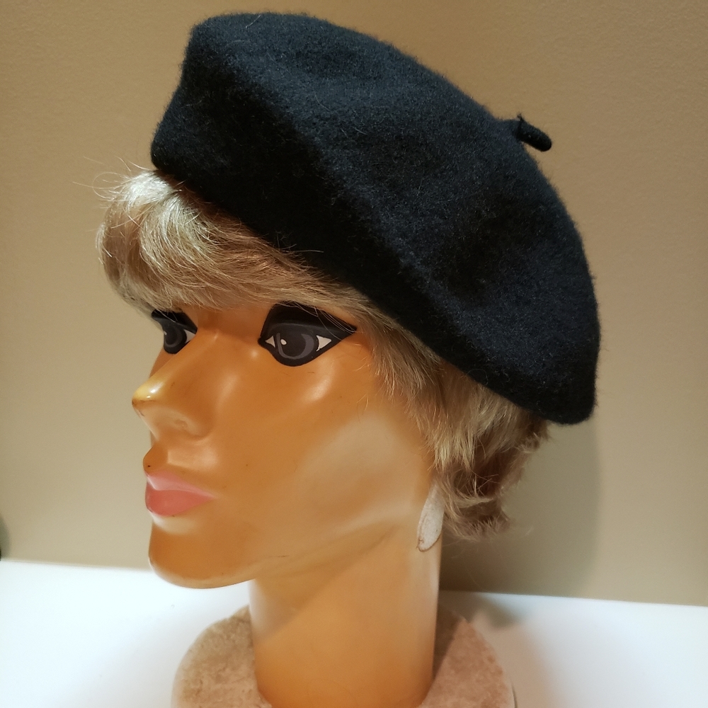 Beret. Black beret hat.